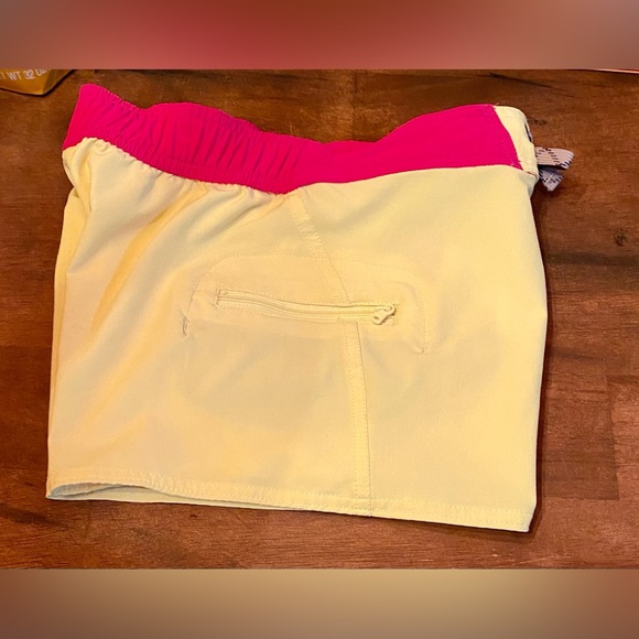 ✨Girls PATAGONIA Board Shorts - Bright Yellow✨ - Picture 4 of 8